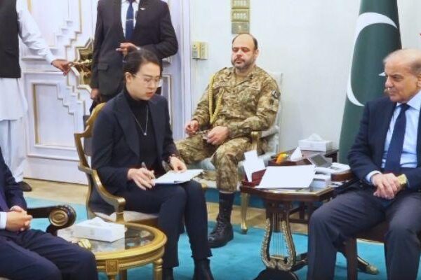 PM Shehbaz Sharif Discusses China-Pakistan Friendship and Cooperation